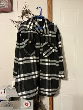 Plaid Button-Front Shacket Jacket - Black & White